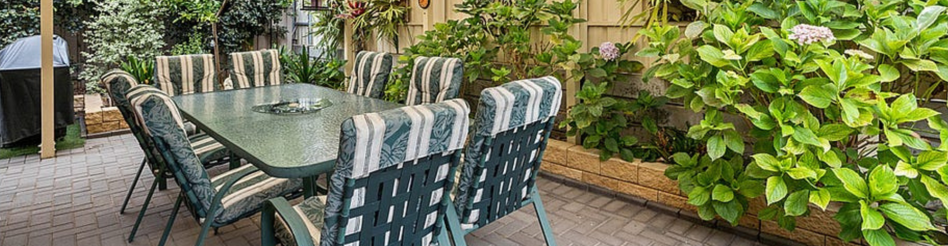 Outdoor setting in small courtyard